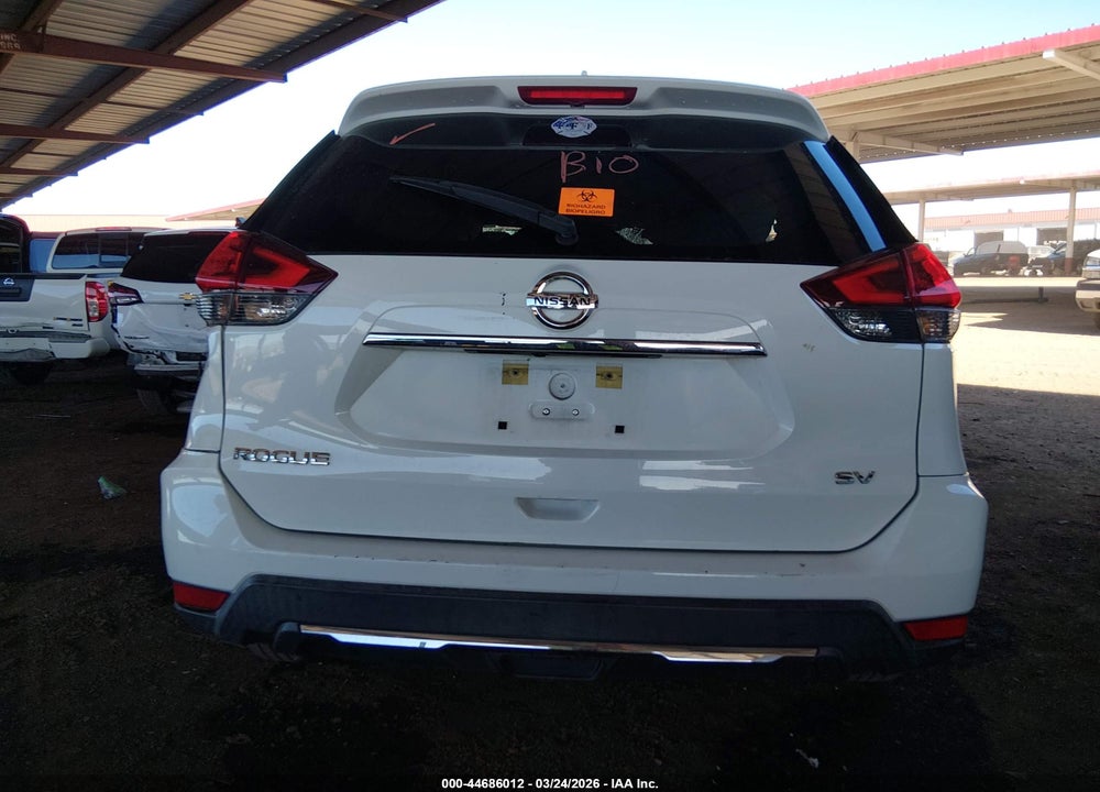 2018 NISSAN ROGUE SV VIN: KNMAT2MT4JP592667