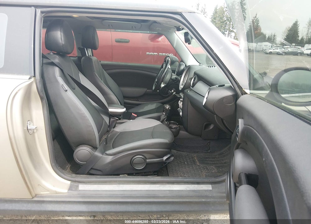 2009 MINI COOPER VIN: WMWMF33529TW73793