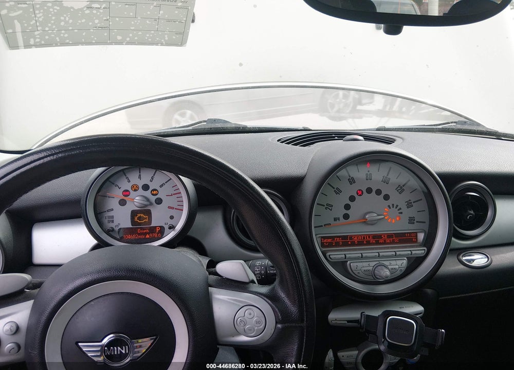 2009 MINI COOPER VIN: WMWMF33529TW73793