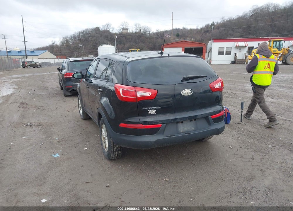2011 KIA SPORTAGE LX VIN: KNDPBCA26B7097628