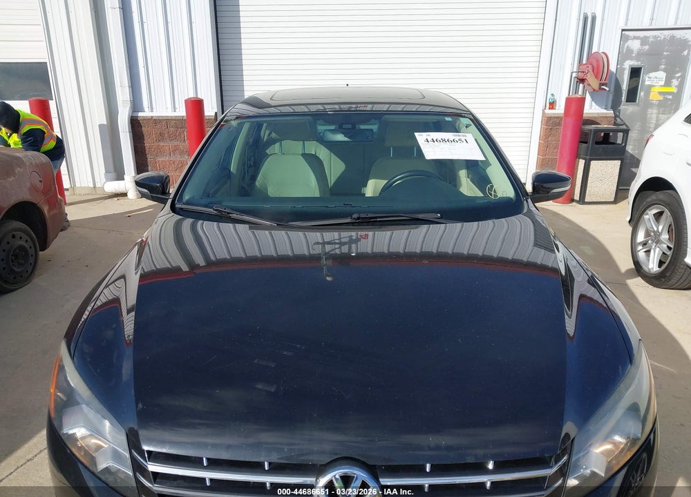 2014 VOLKSWAGEN PASSAT 2.0L TDI SE VIN: 1VWBN7A37EC049615