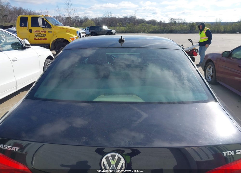 2014 VOLKSWAGEN PASSAT 2.0L TDI SE VIN: 1VWBN7A37EC049615