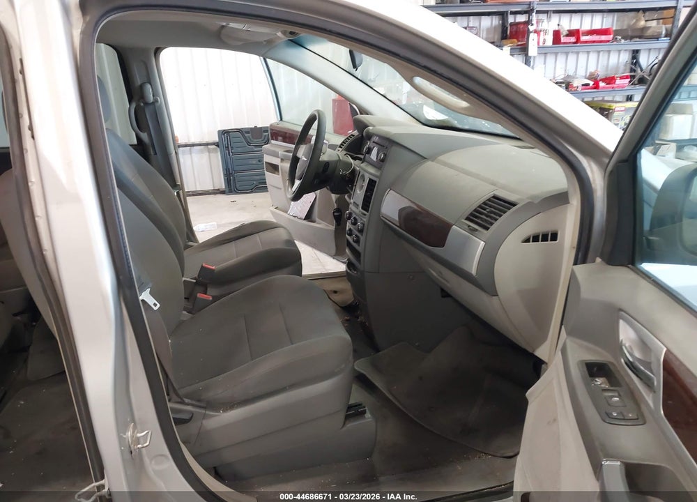 2010 CHRYSLER TOWN & COUNTRY TOURING VIN: 2A4RR5D15AR432209