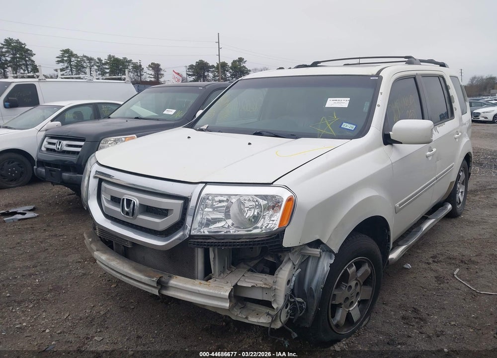 2011 HONDA PILOT TOURING VIN: 5FNYF3H96BB038634