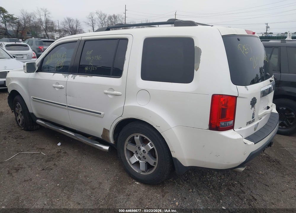 2011 HONDA PILOT TOURING VIN: 5FNYF3H96BB038634
