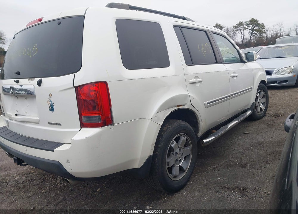 2011 HONDA PILOT TOURING VIN: 5FNYF3H96BB038634