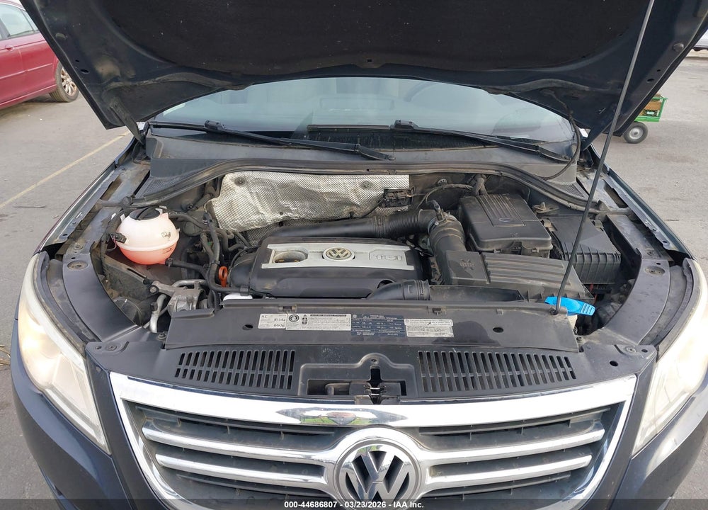2011 VOLKSWAGEN TIGUAN S VIN: WVGBV7AX3BW565840