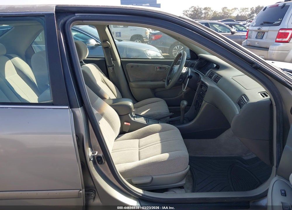 2001 TOYOTA CAMRY LE VIN: JT2BG22KX10587848