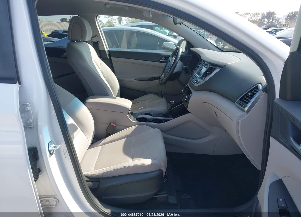 2017 HYUNDAI TUCSON SPORT VIN: KM8J33A26HU488402