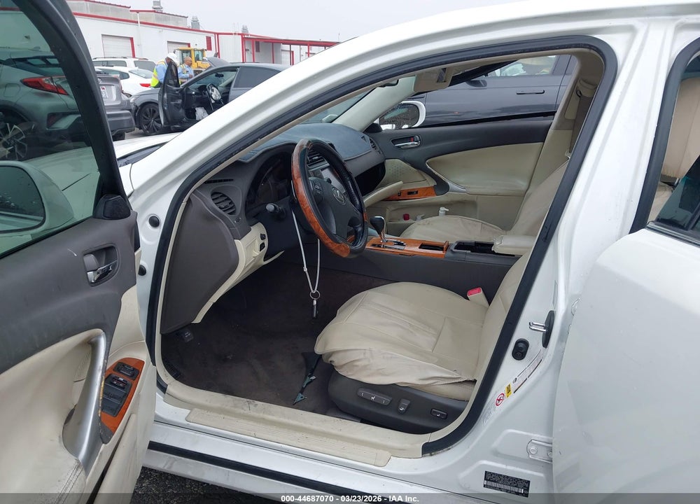 2009 LEXUS IS 350 VIN: JTHBE262692016573