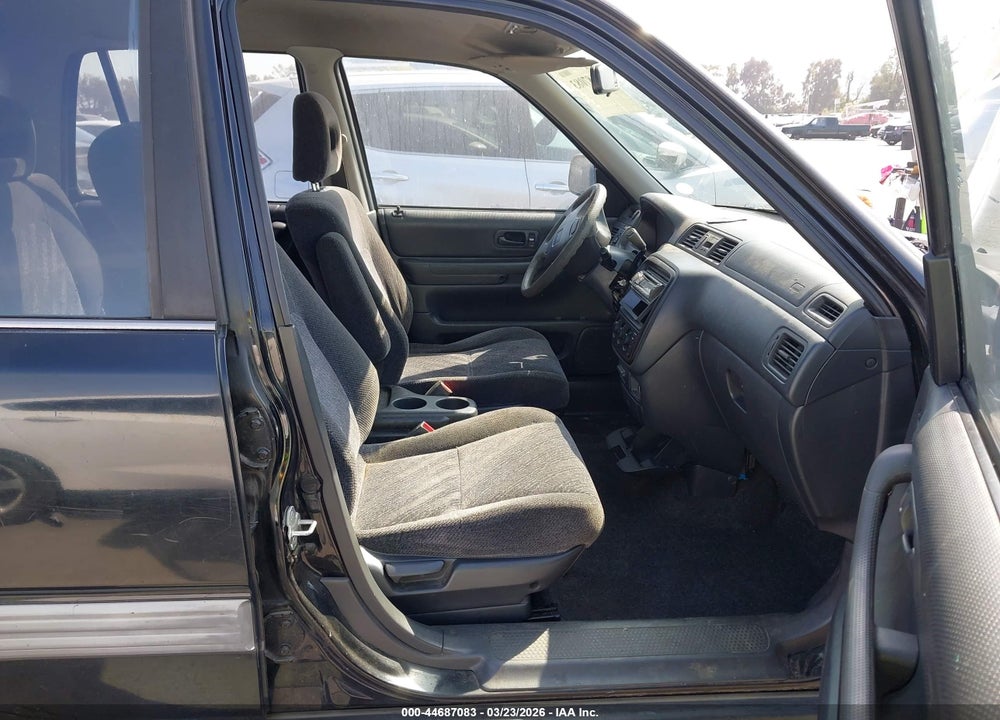 2000 HONDA CR-V LX VIN: JHLRD2842YC012890