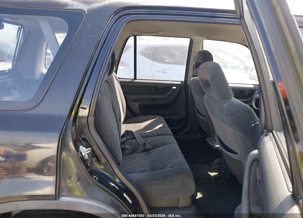 2000 HONDA CR-V LX VIN: JHLRD2842YC012890