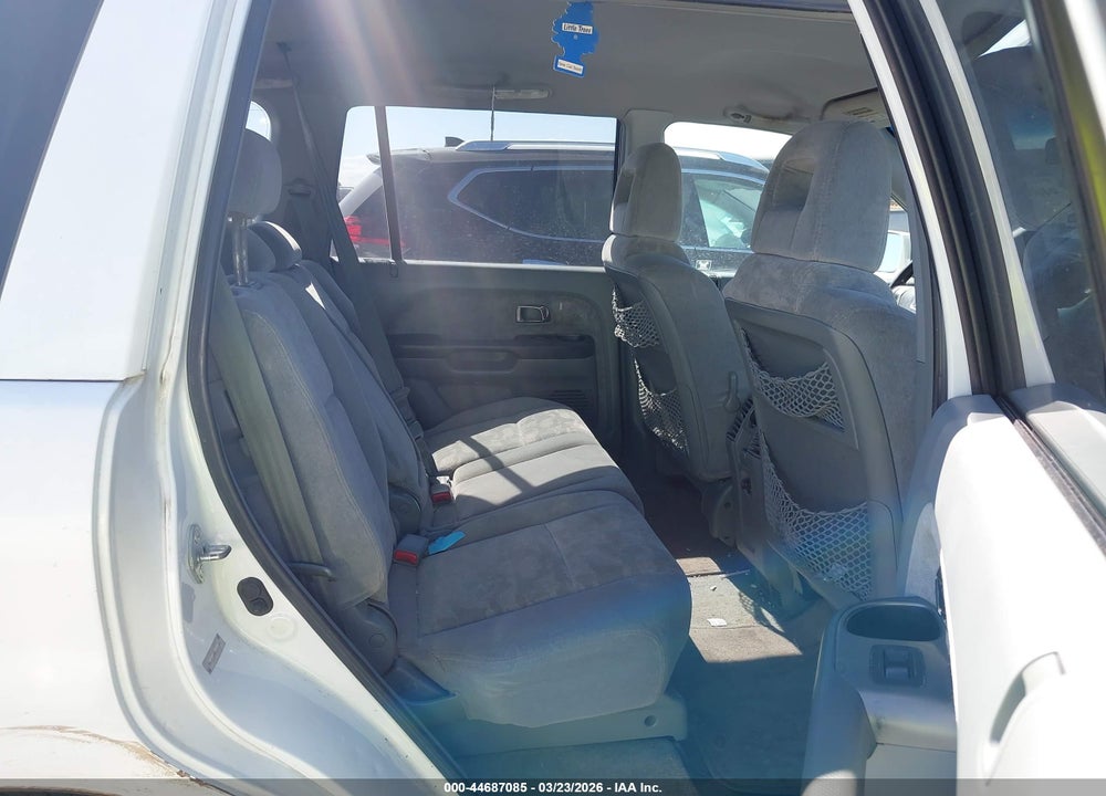 2005 HONDA PILOT EX VIN: 2HKYF18485H504949