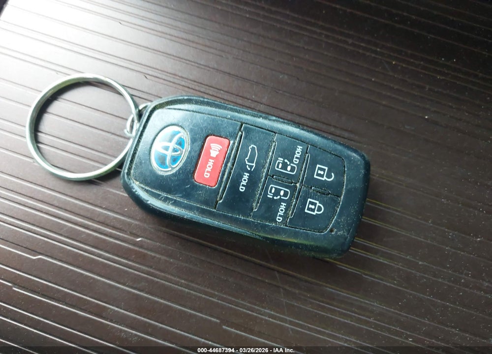 2023 TOYOTA SIENNA XLE VIN: 5TDJSKFC1PS081173