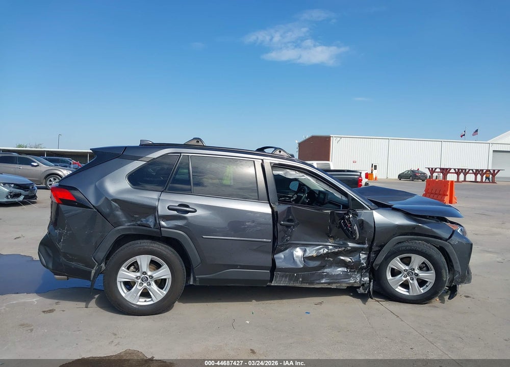 2021 TOYOTA RAV4 XLE VIN: 2T3W1RFV9MC099564