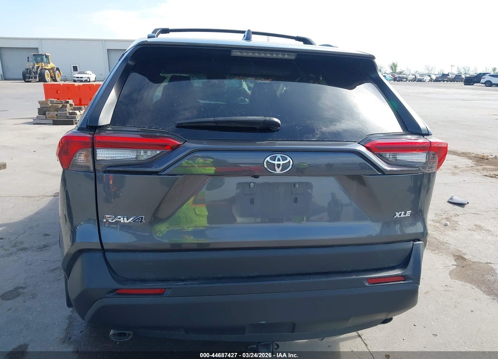 2021 TOYOTA RAV4 XLE VIN: 2T3W1RFV9MC099564