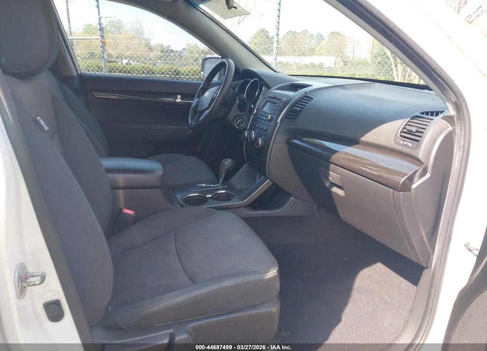 2013 KIA SORENTO LX V6 VIN: 5XYKT4A2XDG411025