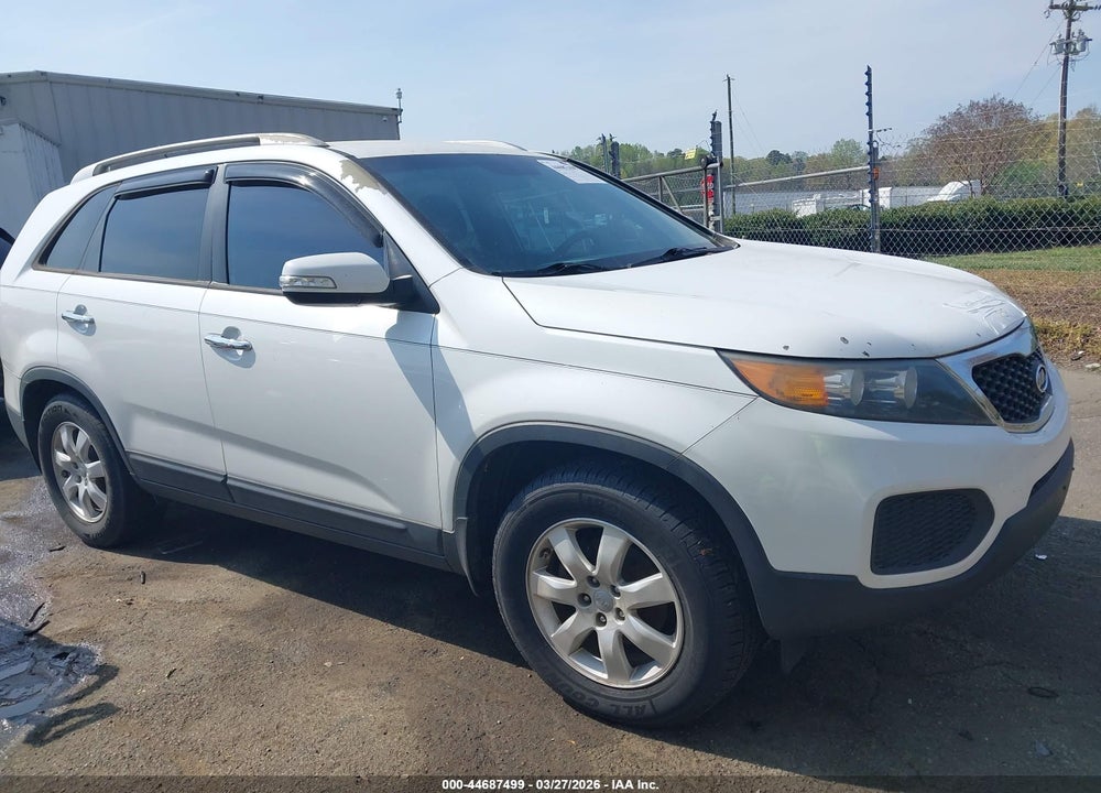 2013 KIA SORENTO LX V6 VIN: 5XYKT4A2XDG411025