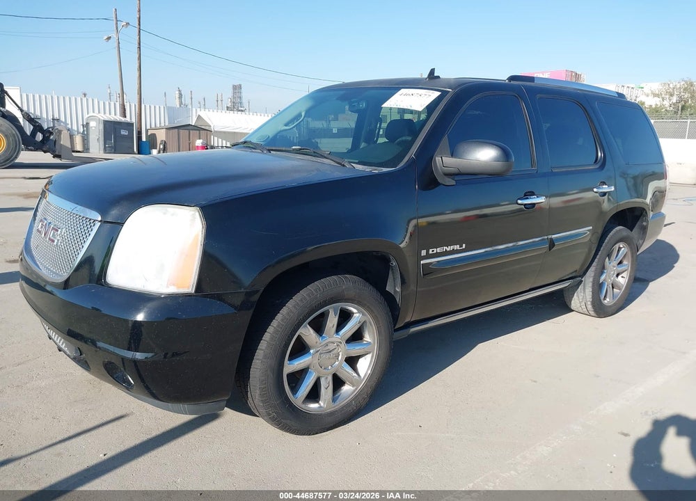 2008 GMC YUKON DENALI VIN: 1GKFK63898J172157