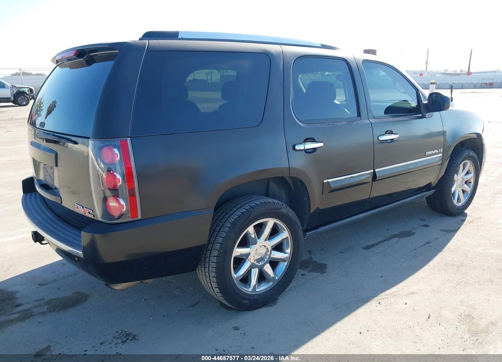 2008 GMC YUKON DENALI VIN: 1GKFK63898J172157
