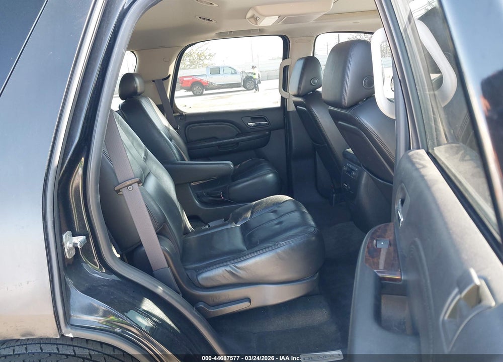 2008 GMC YUKON DENALI VIN: 1GKFK63898J172157