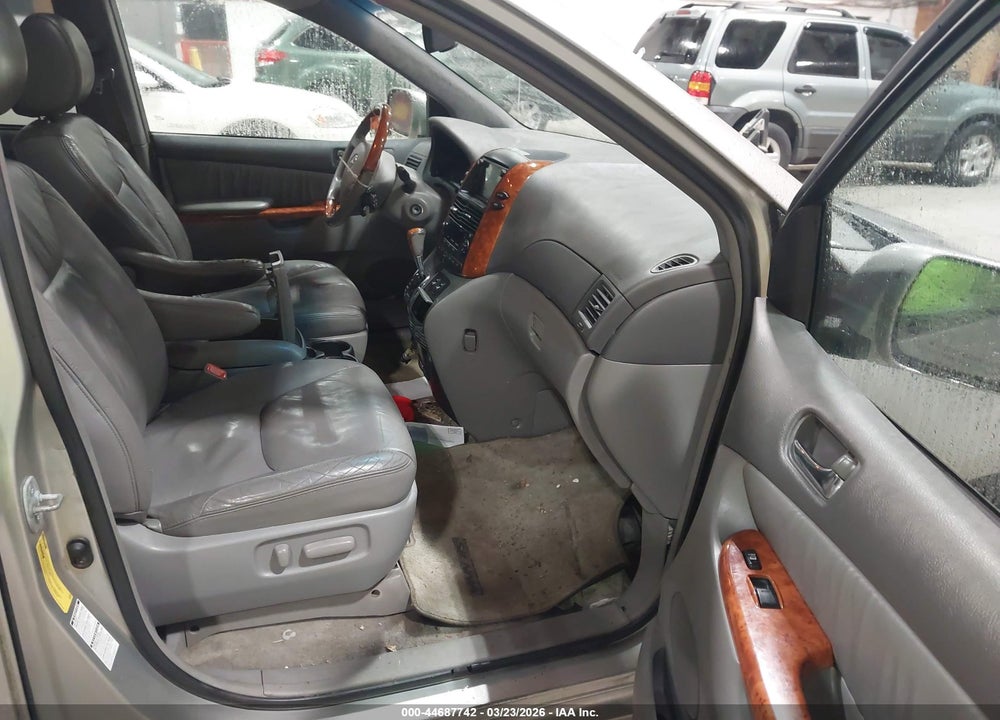 2010 TOYOTA SIENNA LIMITED VIN: 5TDDK4CC4AS028911