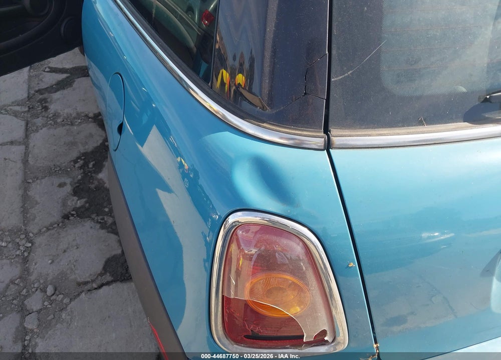 2010 MINI COOPER VIN: WMWMF3C58ATZ23297