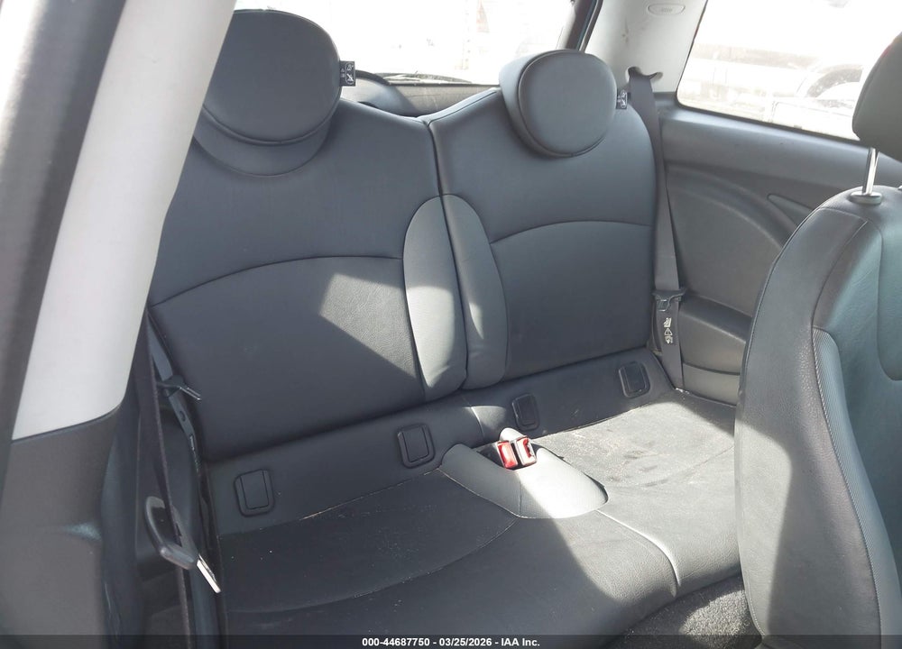 2010 MINI COOPER VIN: WMWMF3C58ATZ23297