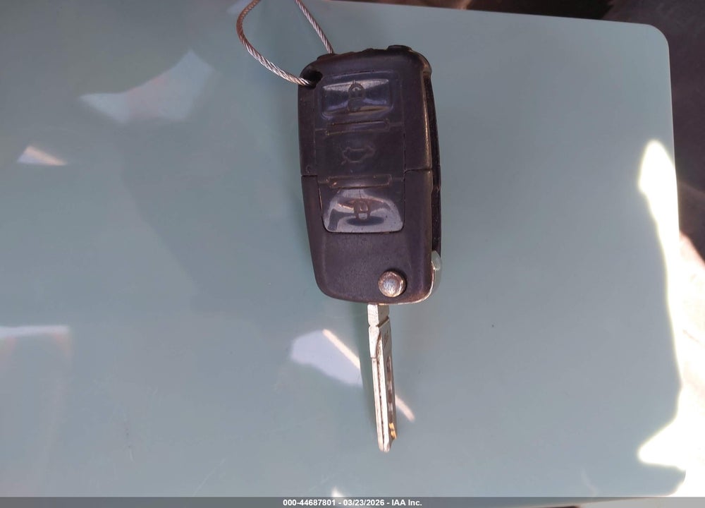 2001 VOLKSWAGEN GOLF GL VIN: 9BWBT61J214066303
