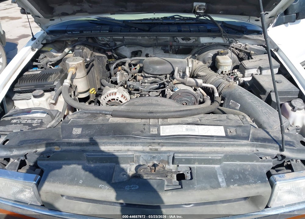 2000 CHEVROLET BLAZER LS VIN: 1GNCS13W5Y2305451
