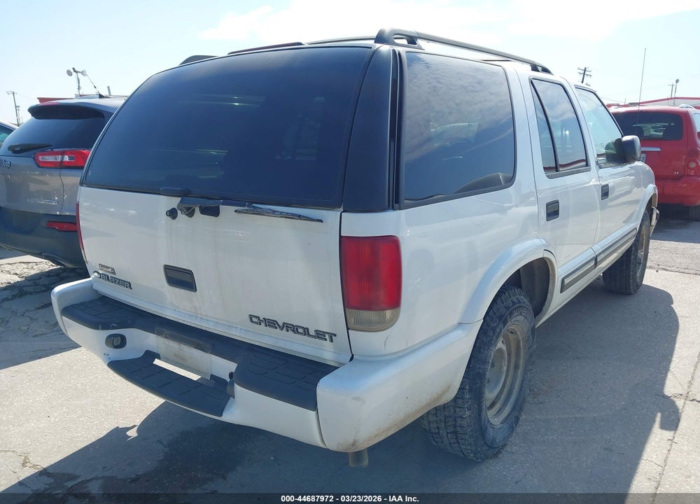 2000 CHEVROLET BLAZER LS VIN: 1GNCS13W5Y2305451