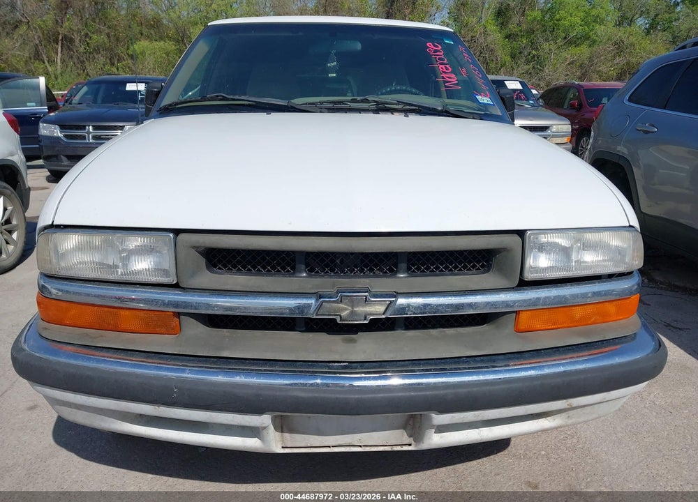 2000 CHEVROLET BLAZER LS VIN: 1GNCS13W5Y2305451