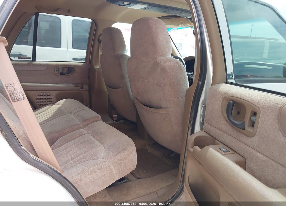2000 CHEVROLET BLAZER LS VIN: 1GNCS13W5Y2305451