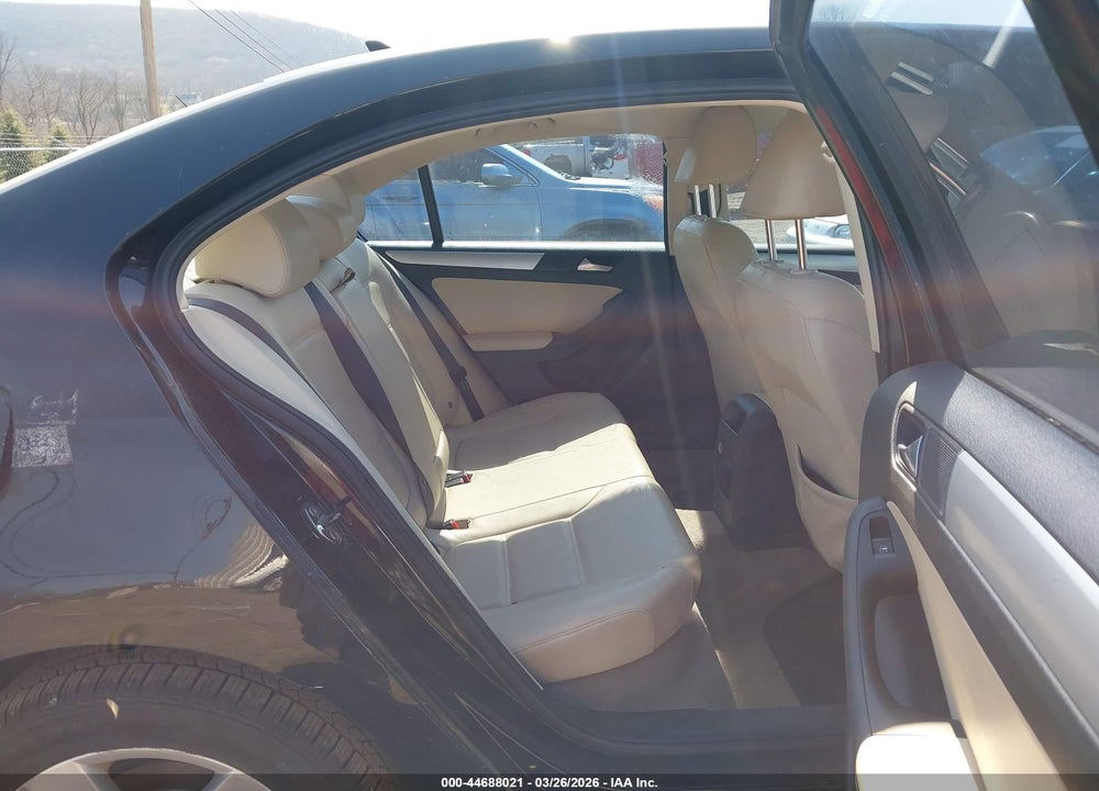 2012 VOLKSWAGEN JETTA 2.0L TDI VIN: 3VWLL7AJ4CM401926