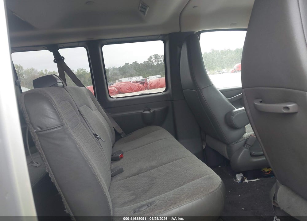 2021 CHEVROLET EXPRESS PASSENGER RWD 3500 EXTENDED WHEELBASE LT VIN: 1GAZGPF76M1240890