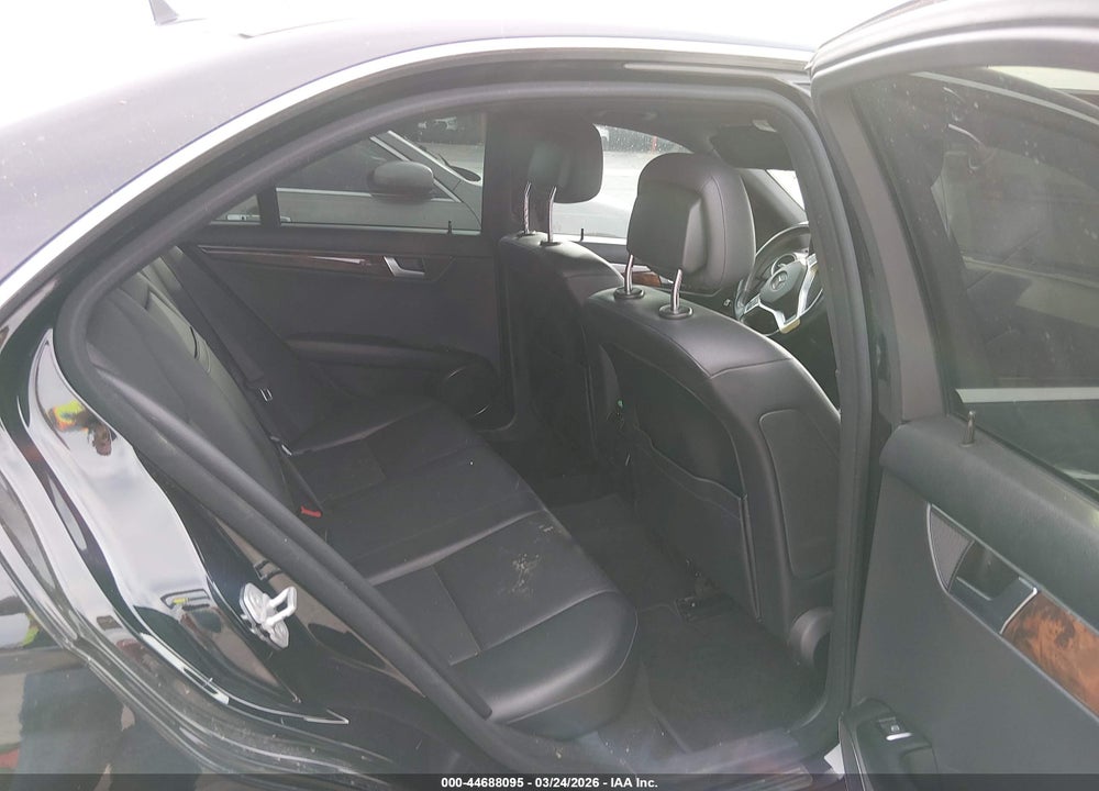 2012 MERCEDES-BENZ C 250 LUXURY/SPORT VIN: WDDGF4HB6CA621354