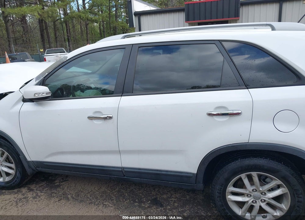 2015 KIA SORENTO LX VIN: 5XYKT4A62FG658061