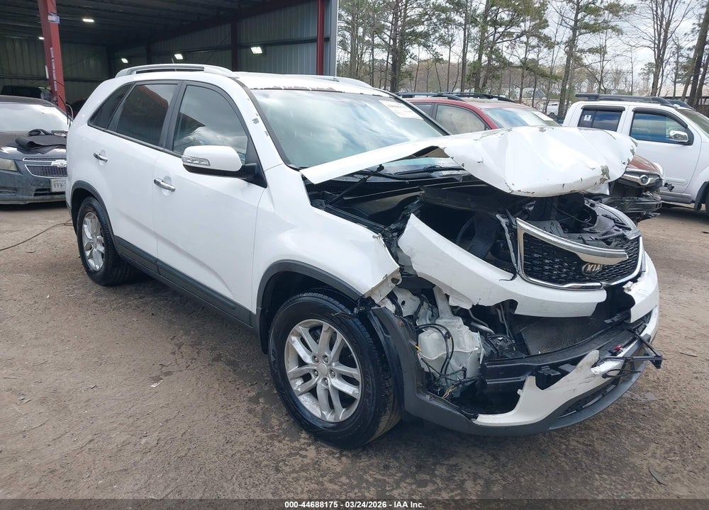 2015 KIA SORENTO LX VIN: 5XYKT4A62FG658061