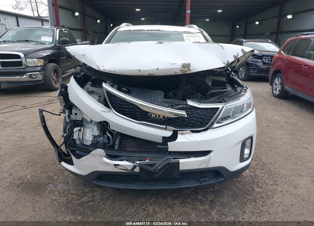 2015 KIA SORENTO LX VIN: 5XYKT4A62FG658061