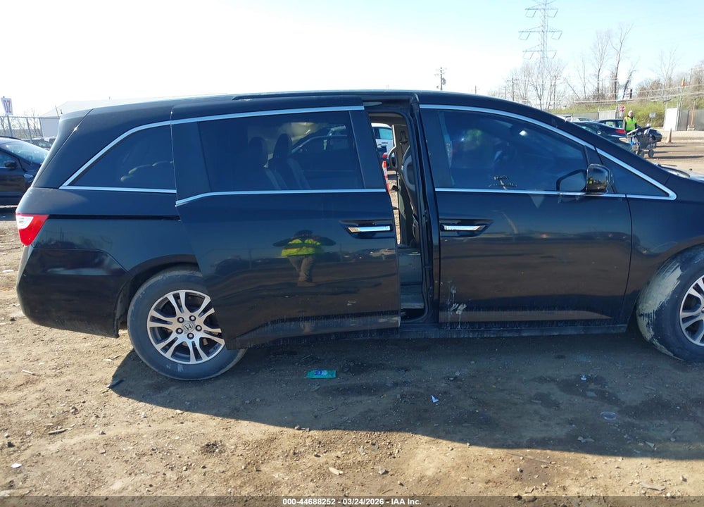 2011 HONDA ODYSSEY EX-L VIN: 5FNRL5H6XBB051661