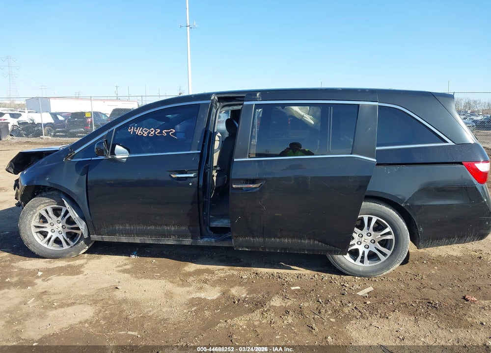 2011 HONDA ODYSSEY EX-L VIN: 5FNRL5H6XBB051661