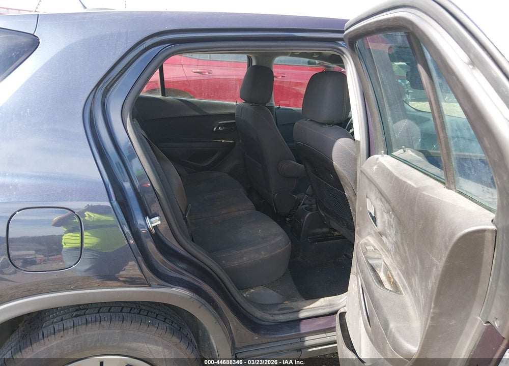 2019 CHEVROLET TRAX LS VIN: 3GNCJKSB7KL110139
