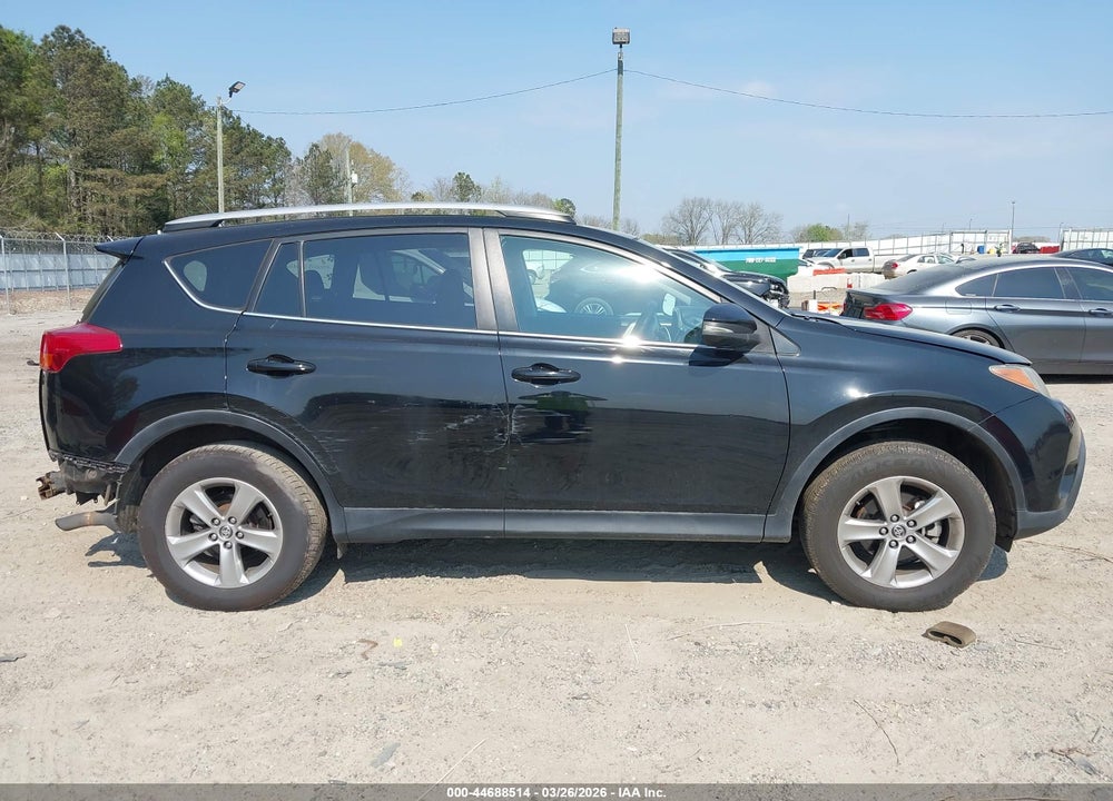 2015 TOYOTA RAV4 XLE VIN: 2T3RFREV5FW252281
