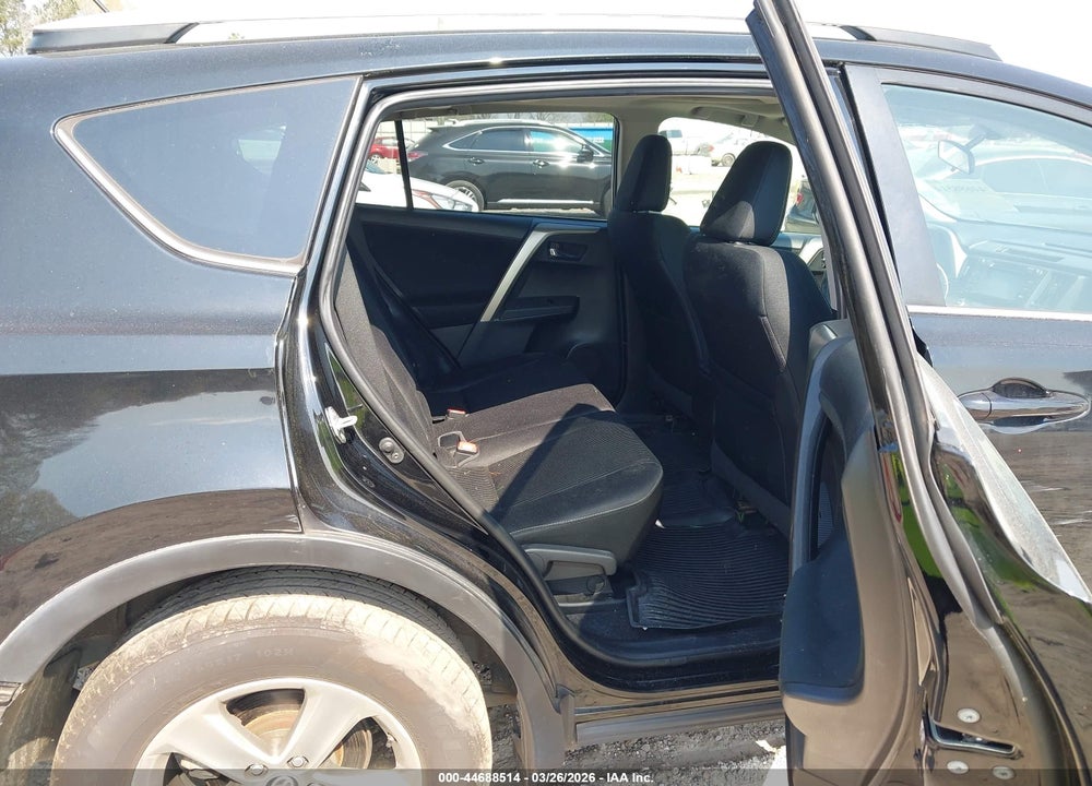 2015 TOYOTA RAV4 XLE VIN: 2T3RFREV5FW252281