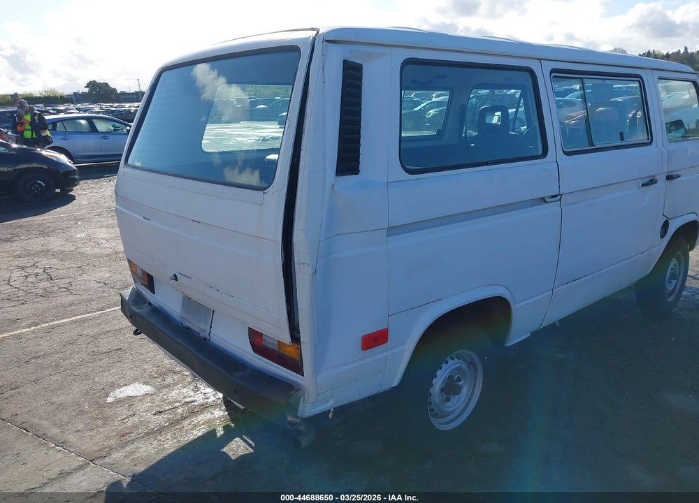 1984 VOLKSWAGEN VANAGON BUS VIN: WV2YB0252EH053766