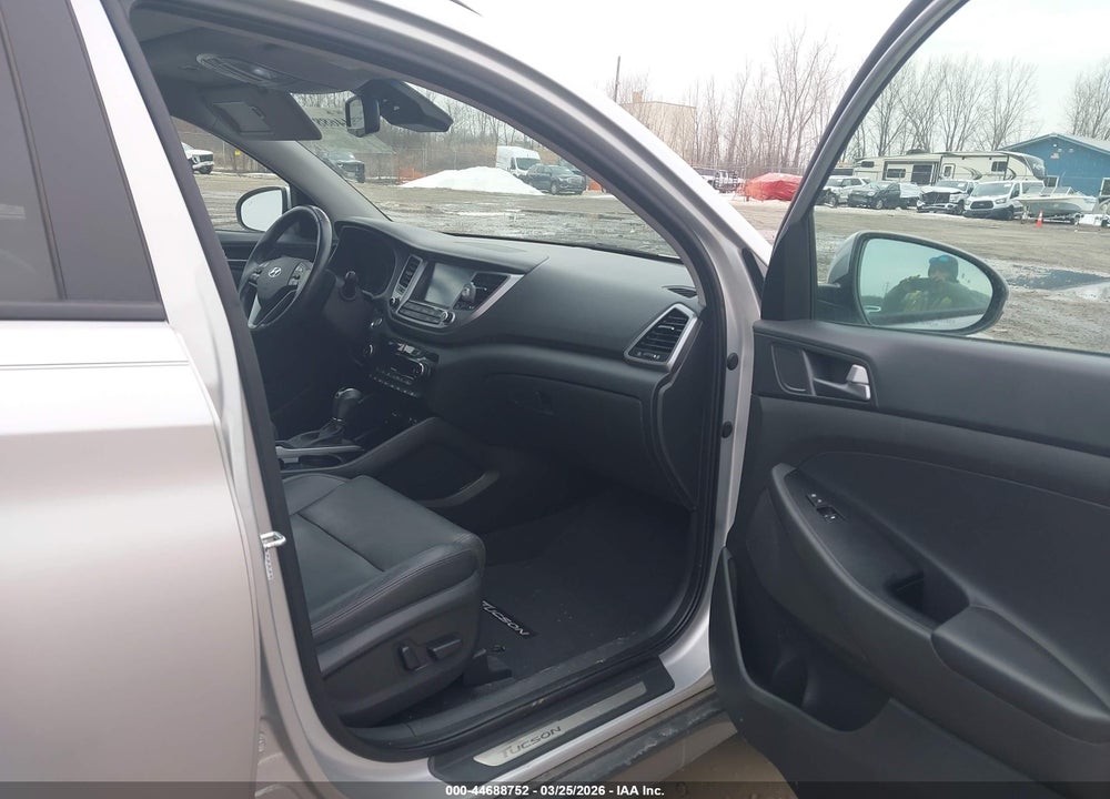 2016 HYUNDAI TUCSON LIMITED VIN: KM8J3CA23GU201225