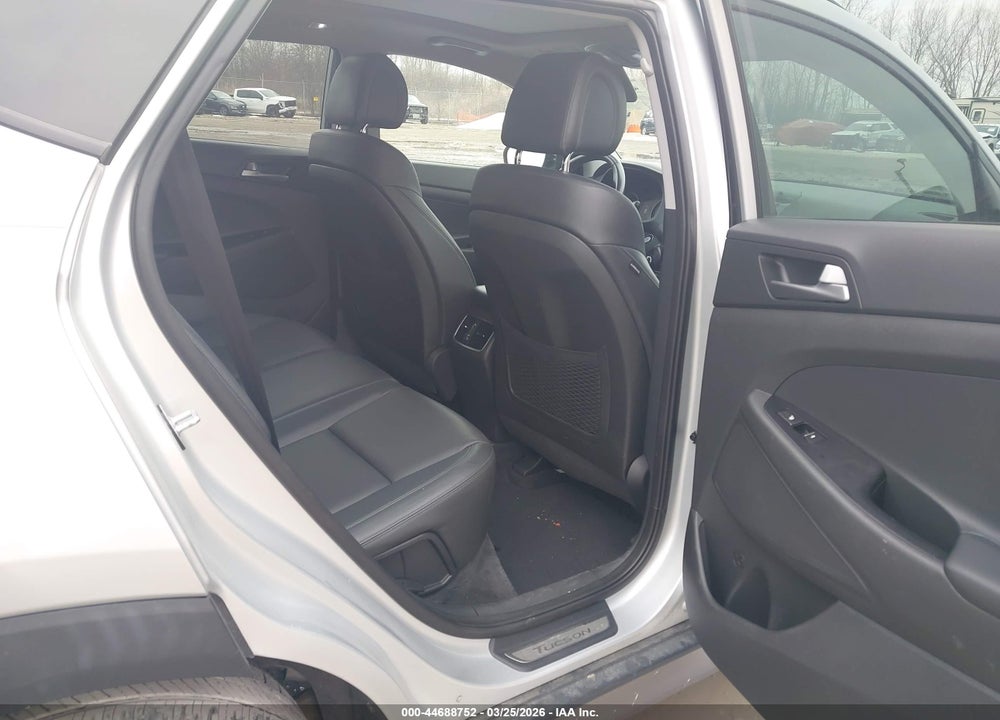 2016 HYUNDAI TUCSON LIMITED VIN: KM8J3CA23GU201225