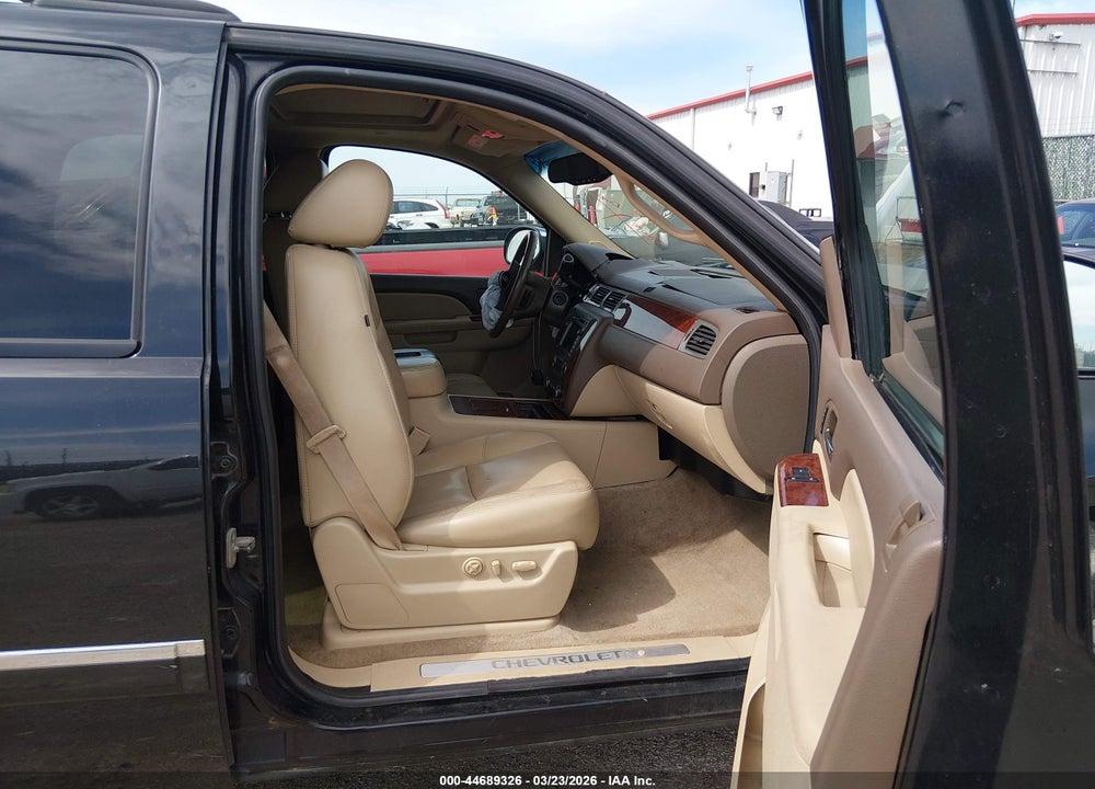 2011 CHEVROLET TAHOE LTZ VIN: 1GNSKCE04BR130897