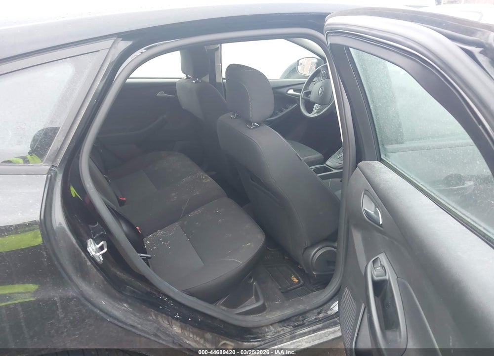 2018 FORD FOCUS SE VIN: 1FADP3K20JL331874