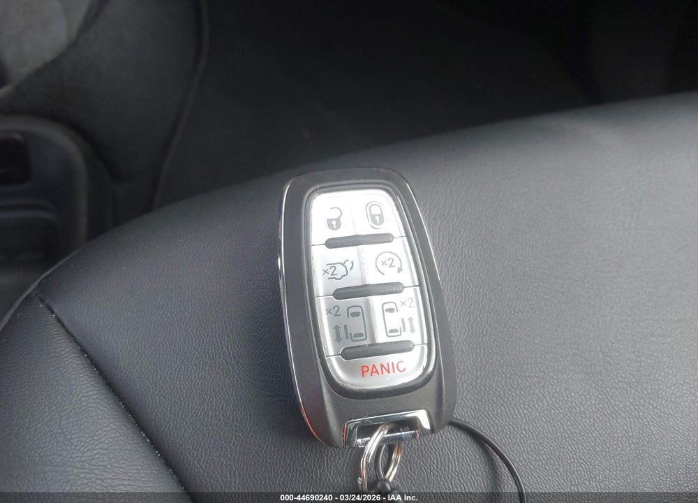 2025 CHRYSLER PACIFICA SELECT VIN: 2C4RC1BG8SR561456